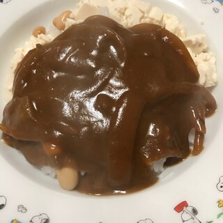 豆腐と蒸し大豆の混ぜごはんのカレーライス